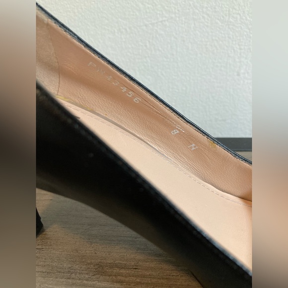 Stuart Weitzman Black Leather Pointed Toe Heels - Picture 13 of 17